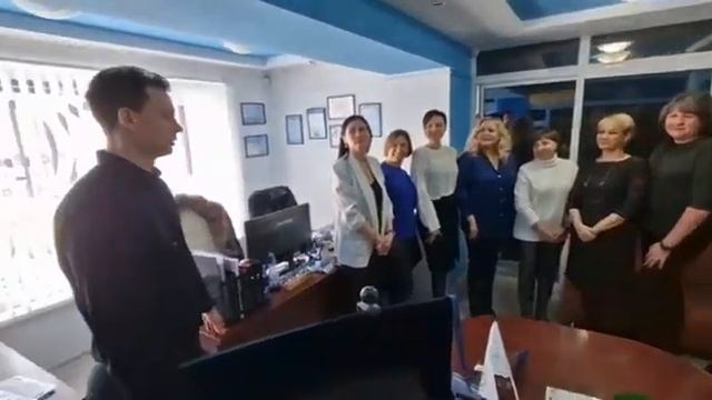 Мужчины агентства недвижимости "ГОРОД" поздравляют дорогих женщин с праздником, с 8 марта ! смотреть онлайн