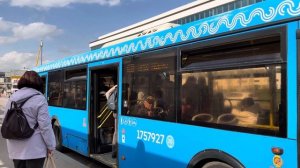 Автобус ЛиАЗ-5292.65 следует по маршруту 650 ”м. Текстильщики - м. Марьино”