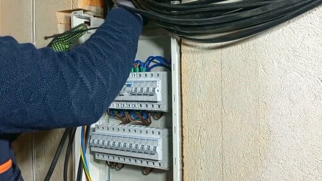 Монтаж та встановлення електричного щита в однокімнатну квартиру. смотреть онлайн