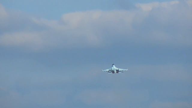 Бомбандировщик СУ-34 Боевой вылет.