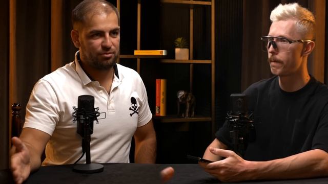 АРБИТРАЖНАЯ КОМАНДА в IGAMING: доход, структура, эффективность // Саша Клим на TRUE PODCAST смотреть онлайн