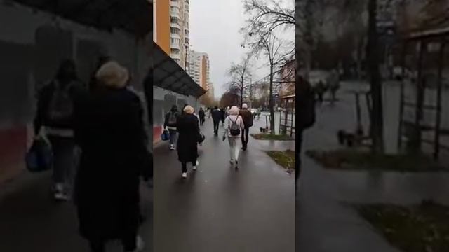 метро Котельники закрыли 28 октября 2022 года, все идут пешком до Жулебино