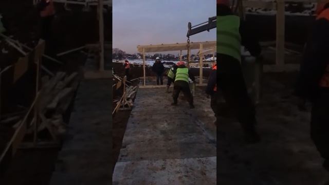 Разгрузка ФБС для нового ЖК «Прибрежный парк» от компании «Энки» смотреть онлайн