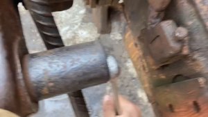 ДТ-75Б сложный ремонт ходовой части,  или что происходит после длительного  простоя трактора.