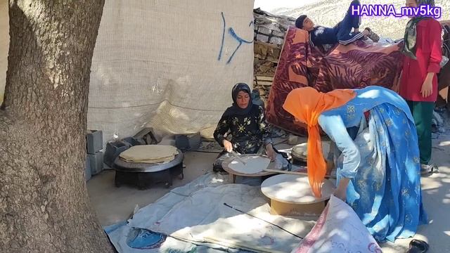 Baking bread and selling bread for expenses in difficult conditions#nomadic смотреть онлайн