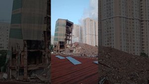 В Москве на ул.Дубнинская 79 свалили здание "Просто Рынок"