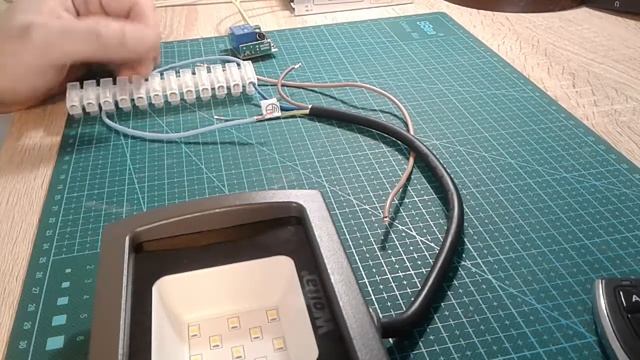 Программирование радиореле и подключение прожектора.