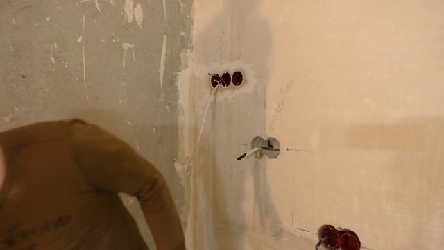 Простой способ установки подрозетников! Розетка и выключатель станут без проблем! смотреть онлайн