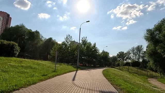 Новенькую уборщицу невзлюбил весь офис… А когда пришло время важной сделки, техничка всех удивила… смотреть онлайн