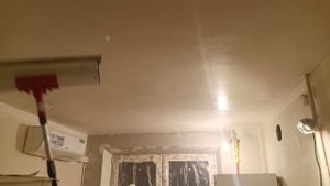 Как шпаклевать потолок по стеклохолсту