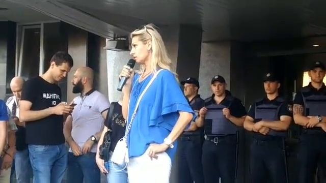 В Днепре митингующие требовали ликвидировать КП "Муниципальная полиция" смотреть онлайн