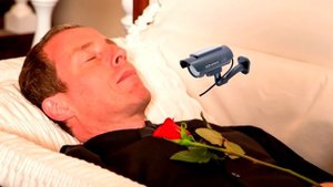 Учёные установили камеру в гроб в исследовательских целях. Включив её, они закричали!