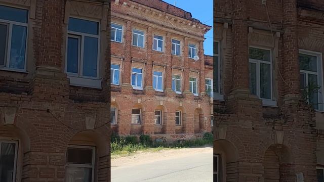 Дом купца Шкарина (Дом-утюг) ул. Урицкого (Спасская) #арзамас #архитектура #дом-утюг смотреть онлайн