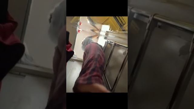 Самая маленькая квартира в мире смотреть онлайн