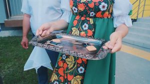 Компания «Крым Море Град» передала ключи от двух квартир в ЖК «Сакский квартал» семьям-очередникам.