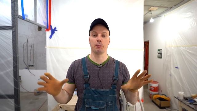 Основные ошибки при затирке швов плитки. Переделка хрущевки от А до Я #29 смотреть онлайн