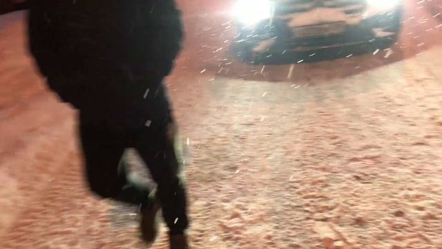 Автомобиль на тротуаре смотреть онлайн