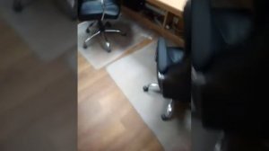 Как травят тараканов в одном помещении с сотрудниками