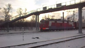 Электровоз ЭП1-262 с приветливой бригадой.