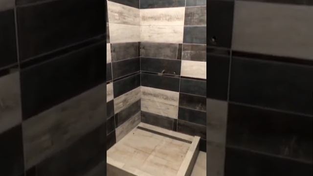 ЖК Бригантина видеообзор уложенной плитки в санузле. смотреть онлайн