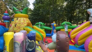 Парк развлечений для Детей с БАТУТАМИ и Горками | Amusement park for Children