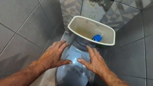 Удалить чугунный тройник унитаза.