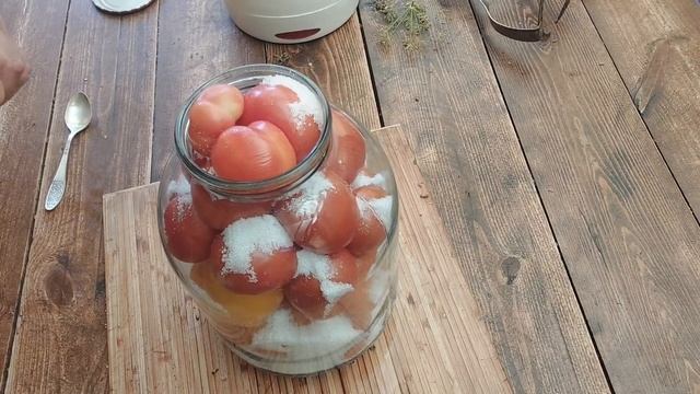 Солёные помидоры без пряностей. Помидоры получаются, как свежие.