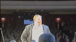 Харизматичный дирижер Джозеф Олиферович!