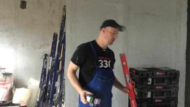 Электрика в квартире своими руками. Переделка хрущевки от А до Я #9 смотреть онлайн