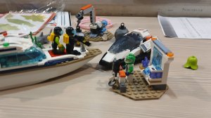 Лего наборы 60429 космос и 60221 катер