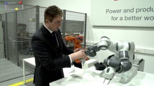 Центр робототехники ABB. Первый промышленный робот-соратник Yumi