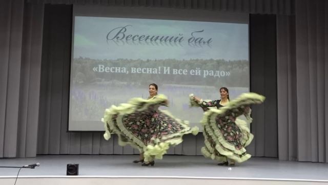 Танец  "Звёздочка"...     исполняют Жукова Наталья и Кравченко Оксана