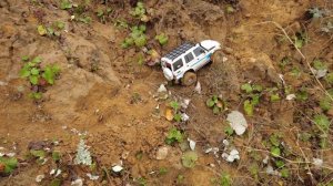 Land cruiser от RGT на глиненом участке трассы
