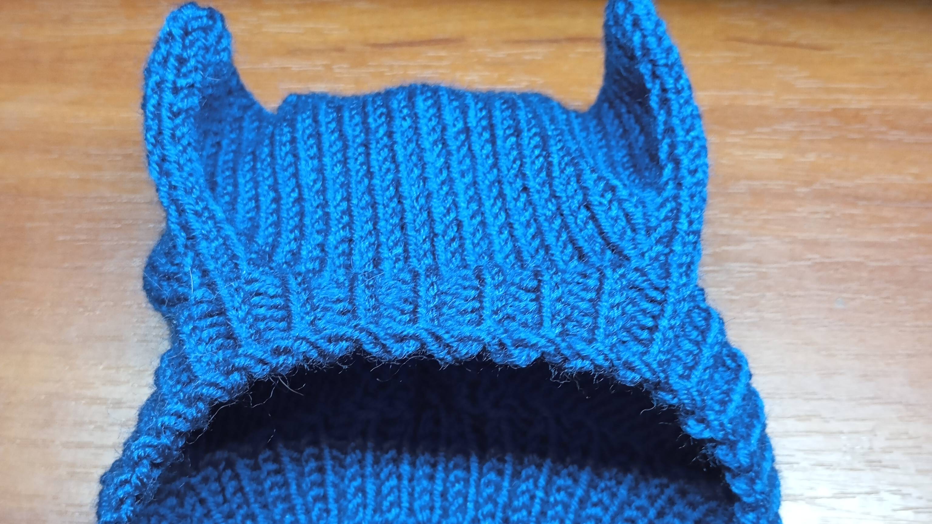 Шапочка - чепчик с ушками для собачки или кошечки на вязальной машине. смотреть онлайн