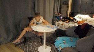 Мама поставила камеру за мной следят.