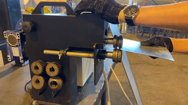 Прокат ребра жесткости. Зиг машина RME-160x1 смотреть онлайн