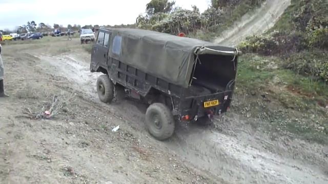 Land Rover 101 V8 Forward Control, Devils Pit Nov 2011 смотреть онлайн