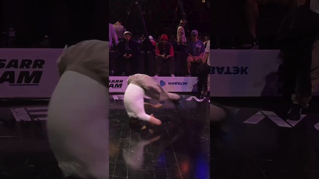 Insane movement by @bboy_vampire