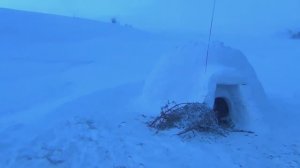 Ночевка в снежной хижине