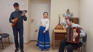 "Было у тёщеньки семеро зятьёв"Поёт Кристина Иванченко, Играет Павел Сивков (баян) Денис Мишурински