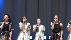 В сыром бору тропина.