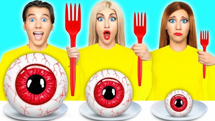 БОЛЬШАЯ VS СРЕДНЯЯ VS МАЛЕНЬКАЯ ТАРЕЛКА ЧЕЛЛЕНДЖ | КУЛИНАРНЫЕ ЧЕЛЕНДЖИ.