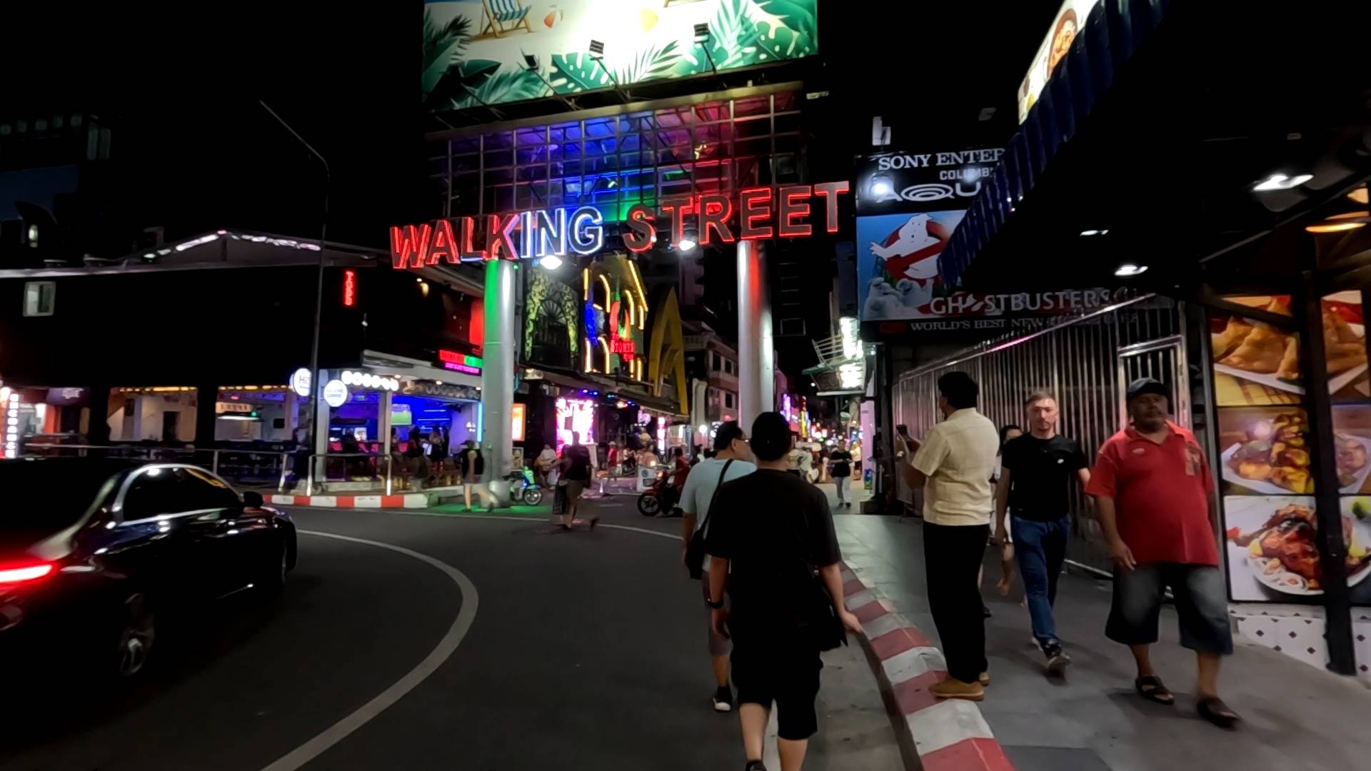 22 Паттайя Walking street .Ночная Паттайя . Beach Road.Пляжная улица с магазинами. Таиланд 2024 .