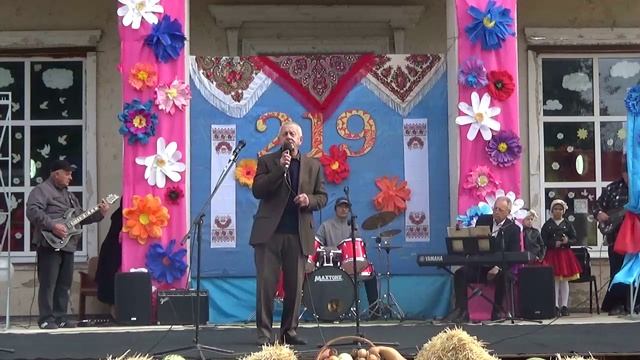 "Только раз бывает в жизни встреча"   Валентин Гнездовский и ВИА "Хорошее настроение".