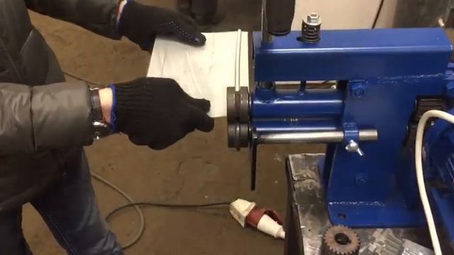 Прокат ребра жесткости. Зиг машина RME 140x1 смотреть онлайн