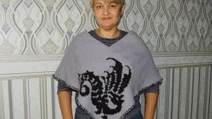 Мини пончо крючком.