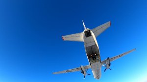 Там за облаками.