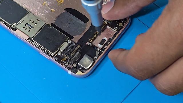 Repairing Iphone 6s Motherboard part 1 اصلاح ايفون 6 اس الجزء الاول смотреть онлайн