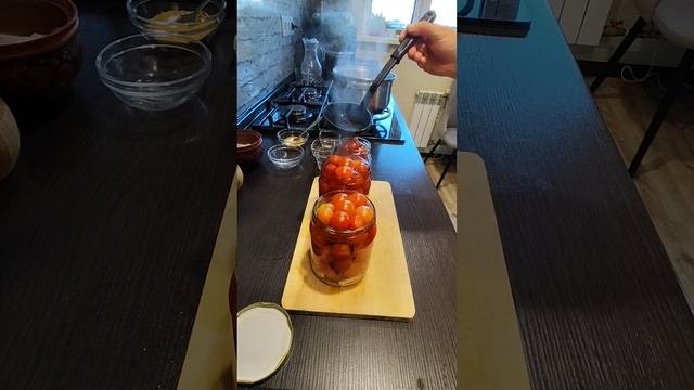 Консервированные черри помидоры