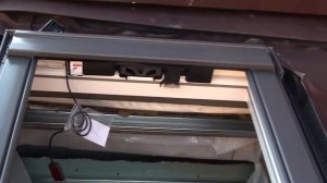 Переделка мансардного окна VELUX с ручного управления на электроуправление 3